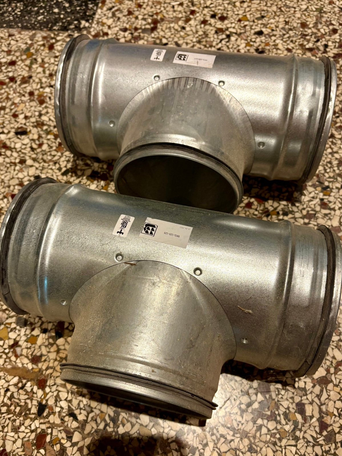 Ventilatiebuis Tstuk 90graden met rubber 2 stuks, Doe-het-zelf en Verbouw, Ophalen, Nieuw