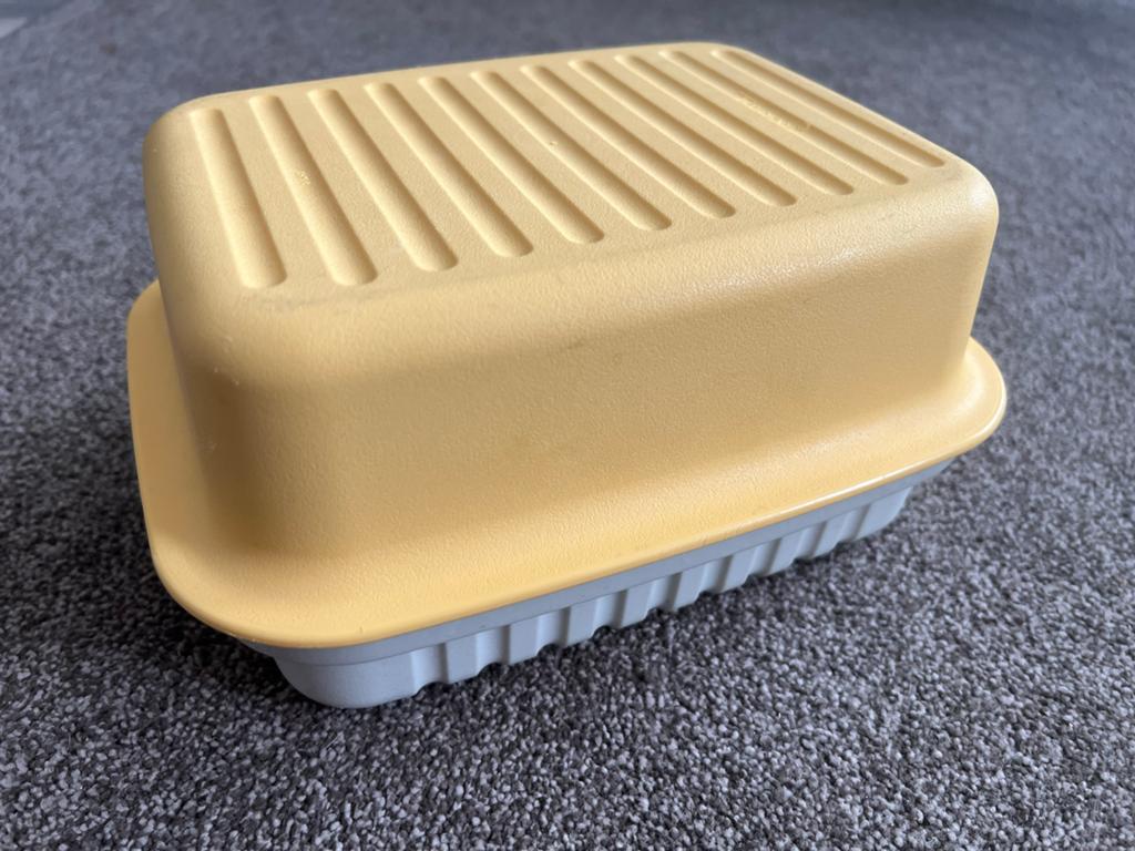 Tupperware kaasdoos - Vintage geel/wit, Huis en Inrichting, Keuken | Tupperware, Ophalen of Verzenden, Gebruikt, Geel, Bus of Trommel