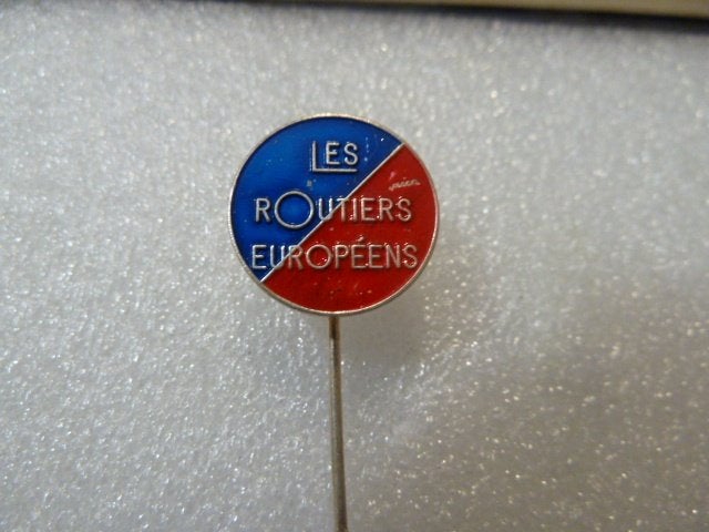 Vintage Speldje: Les Routiers Européens, Ophalen of Verzenden, Gebruikt, Transport, Speldje of Pin