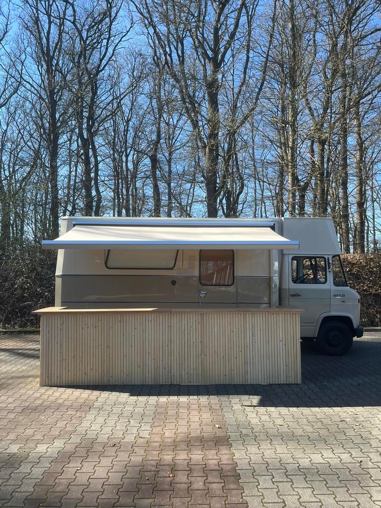 Unieke festivalbar te huur, Ophalen