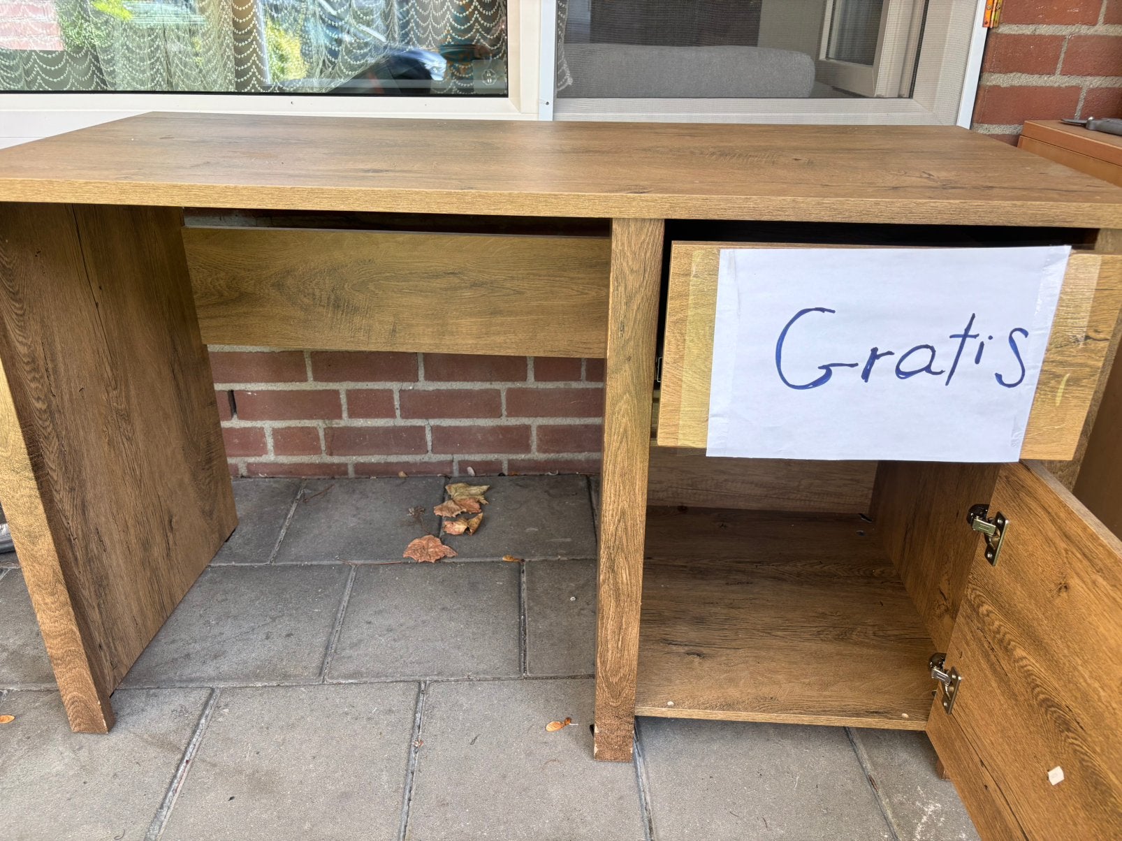 Gratis bureau tafel + wandkasten, Ophalen, Zo goed als nieuw