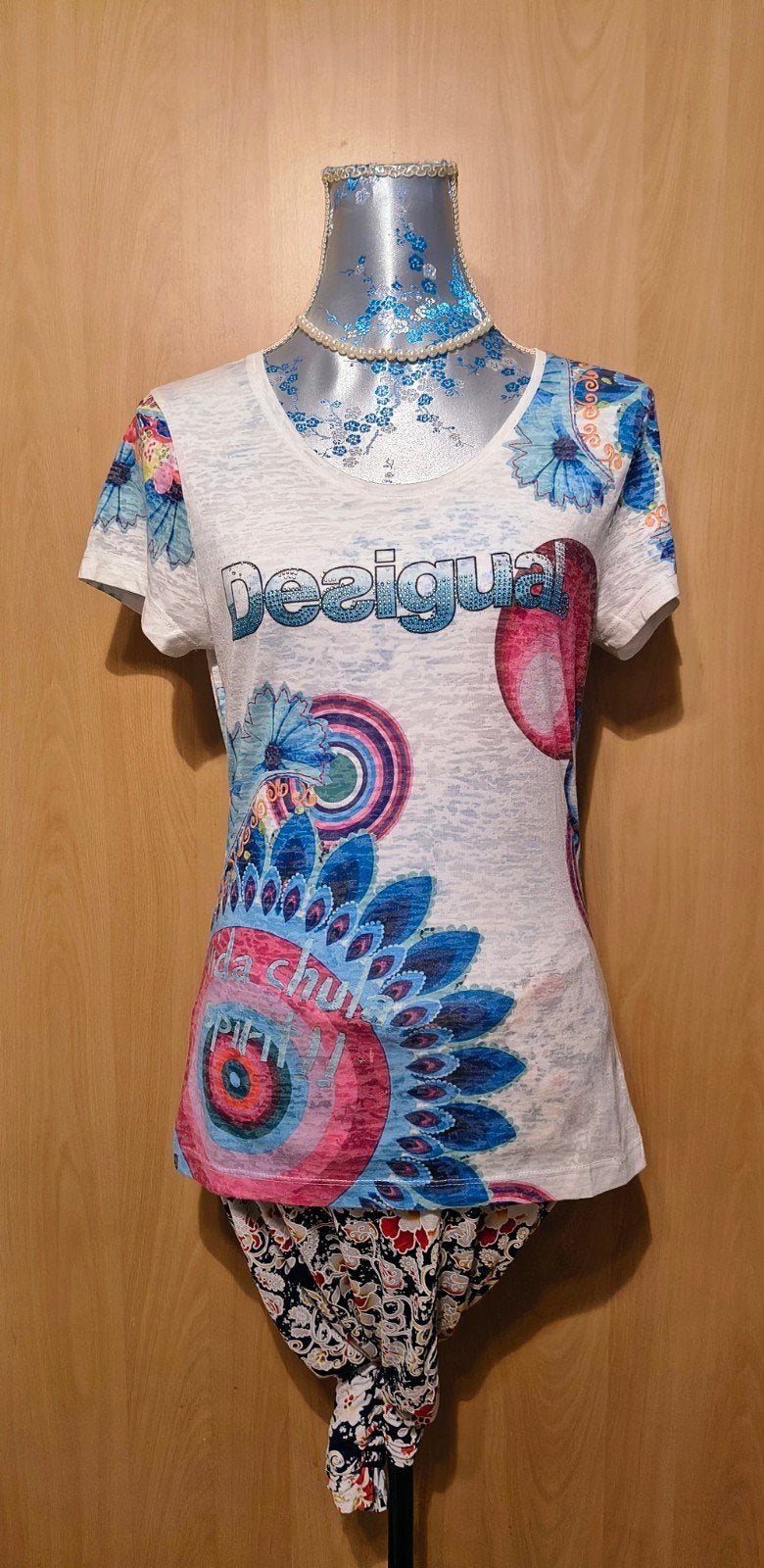 Desigual T-shirt met kleurrijke print en strass, maat M, Maat 38/40 (M), Meerkleurig, Ophalen of Verzenden, Zo goed als nieuw