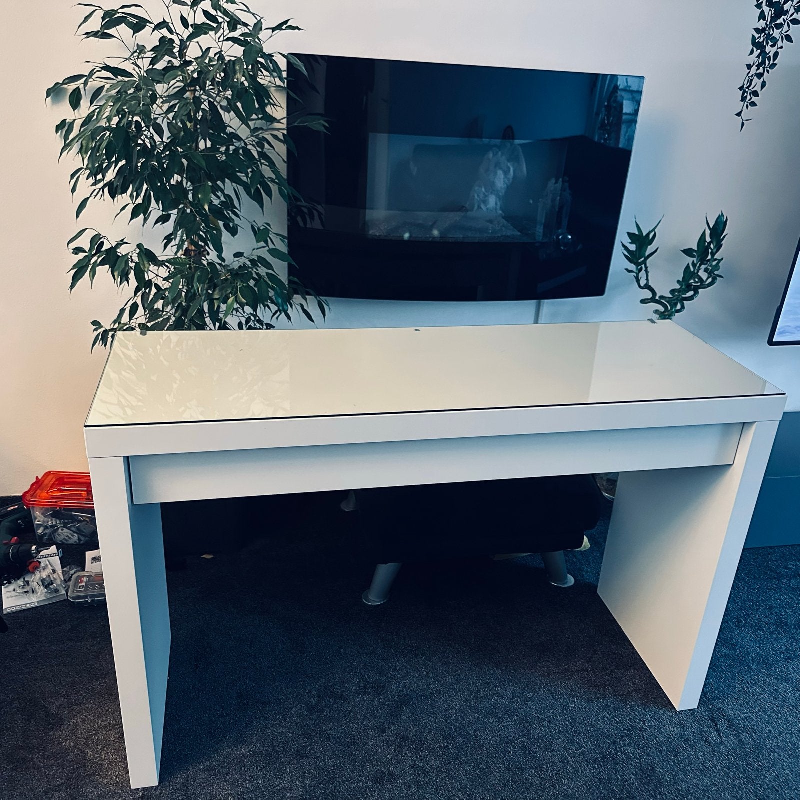 IKEA MALM Make-uptafel met lade - Zo goed als nieuw, Huis en Inrichting, Ophalen, 100 tot 150 cm, Zo goed als nieuw, Minder dan 100 cm