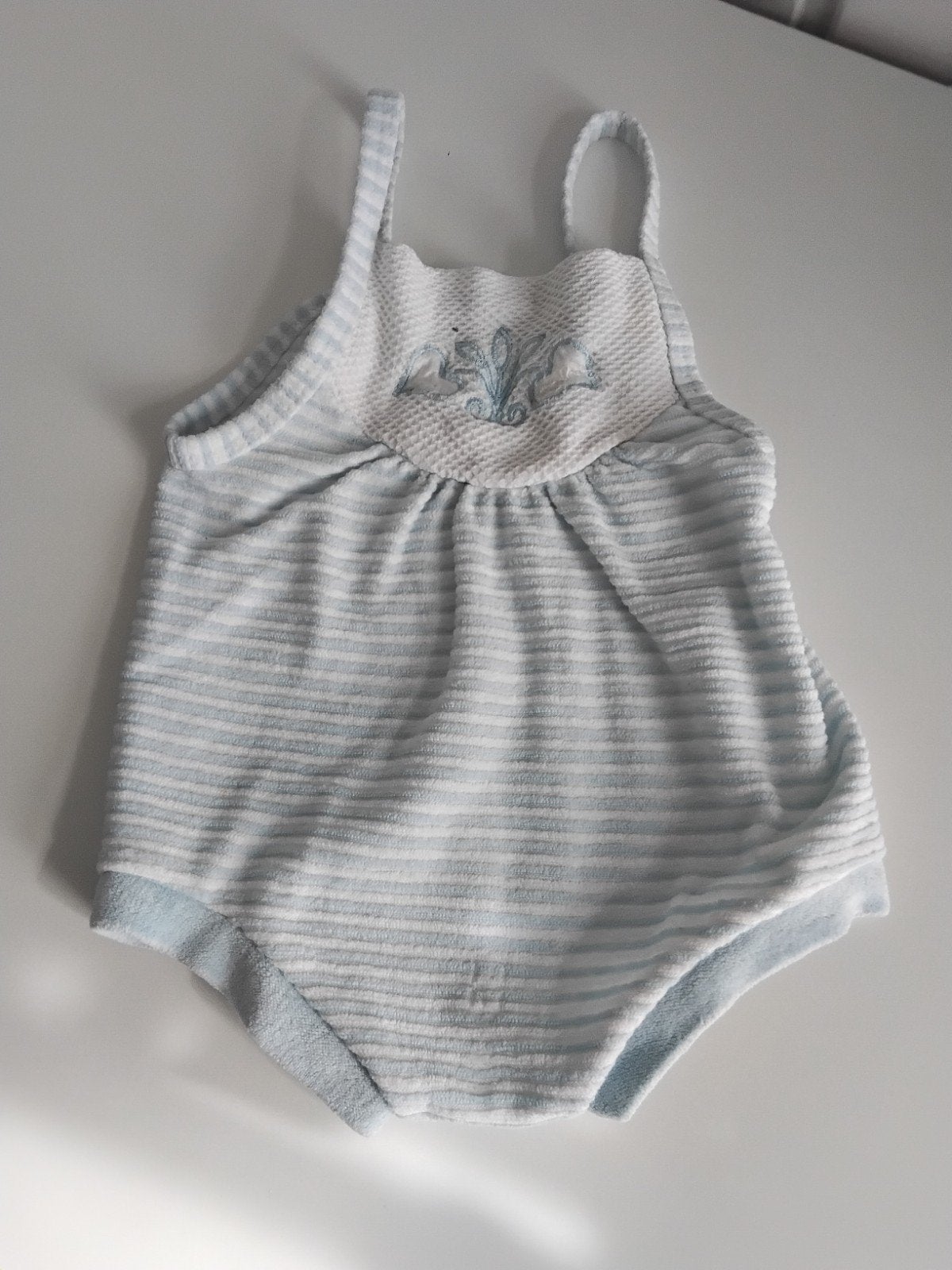 Schattig gestreept rompertje voor baby's, Kinderen en Baby's, Babykleding | Overige, Ophalen, Gebruikt, Onbekend, Jongetje of Meisje