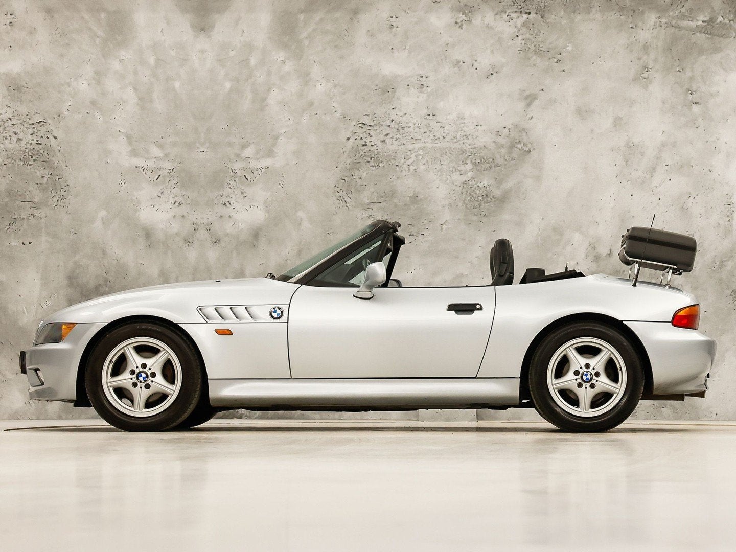 BMW Z3 1.9 Sport Automaat (LOGISCH NAP, AIRCO, RADIO, LEDER,, Automaat, Achterwielaandrijving, Zwart, Cabriolet