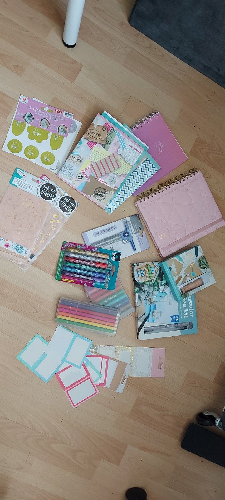 Grote knutselset met diverse materialen en gereedschap, Overige thema's, Meerkleurig, Ophalen of Verzenden, Zo goed als nieuw