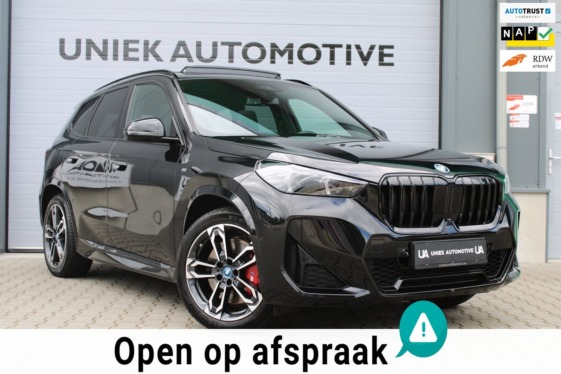 BMW X1 XDRIVE 30e M SPORT PRO | PANO | TREKHAAK | HARMAN KAR, Auto's, 16 kWh, Zwart, Bedrijf, 3 cilinders