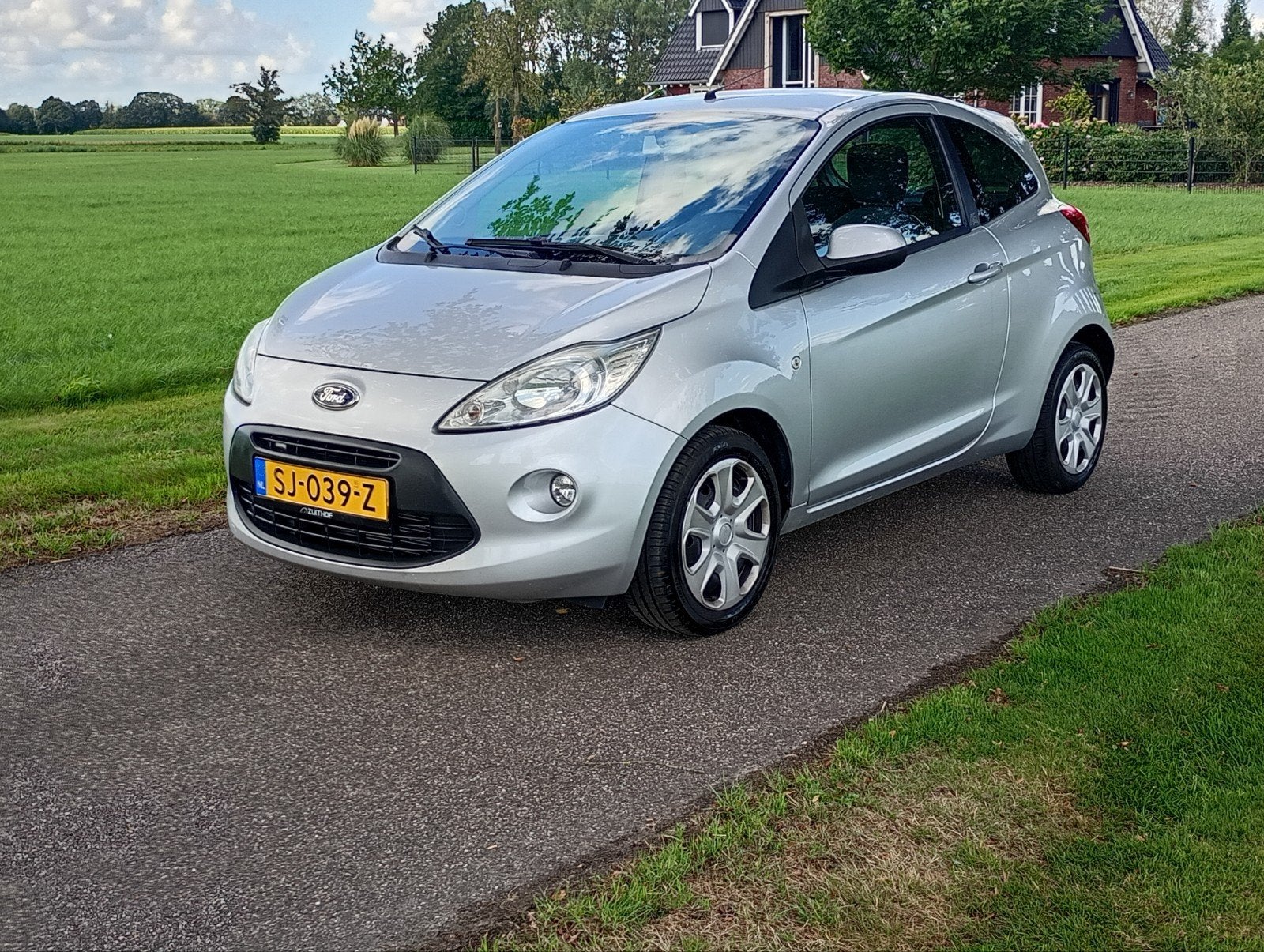 Ford Ka 1.2 69pk 2010 Grijs Airco, Auto's, Voorwielaandrijving, Metallic lak, 1242 cc, 4 cilinders