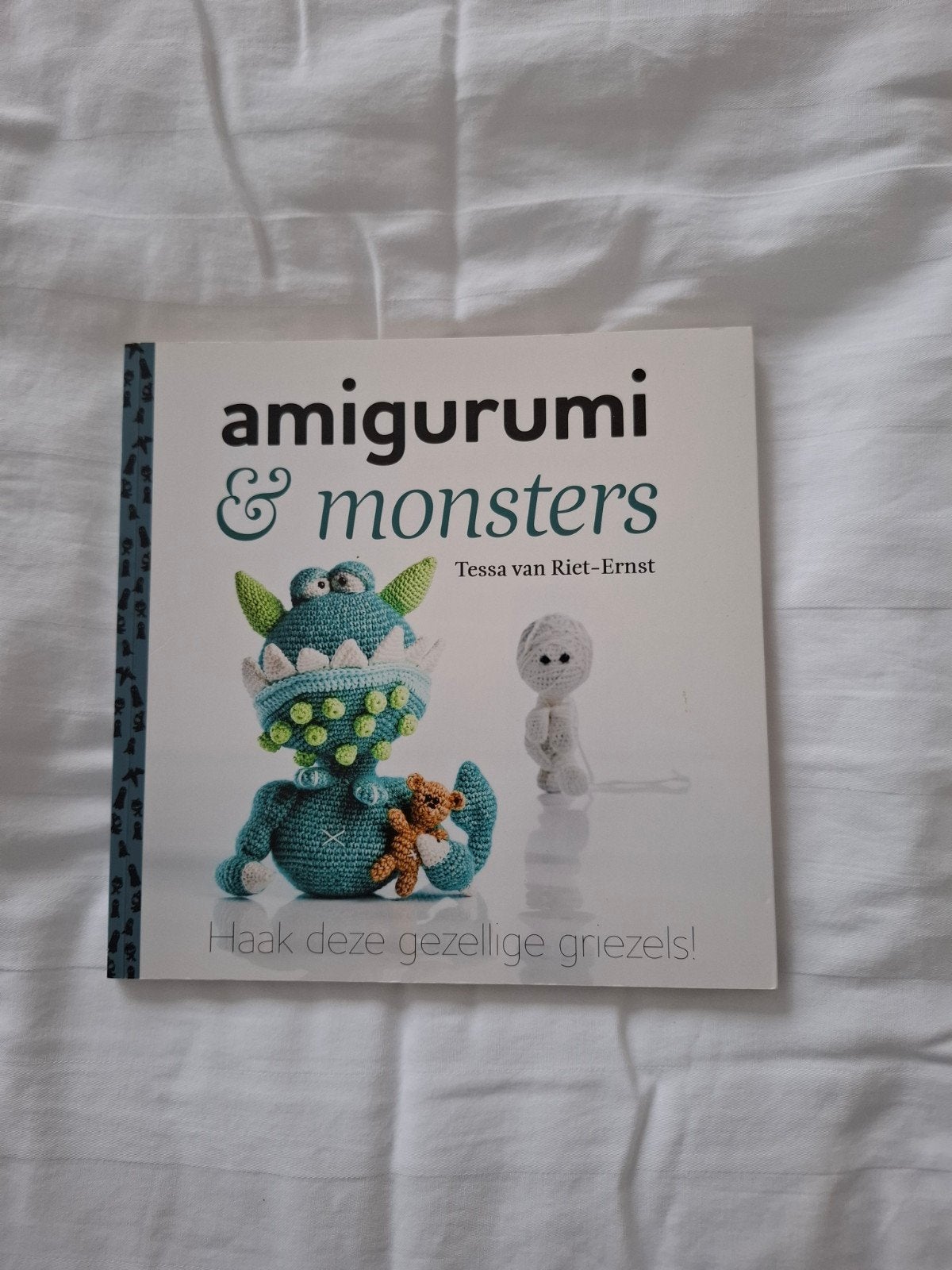 Tessa van Riet-Ernst - Amigurumi + monsters, Boeken, Breien en Haken, Tessa van Riet-Ernst, Ophalen of Verzenden, Zo goed als nieuw