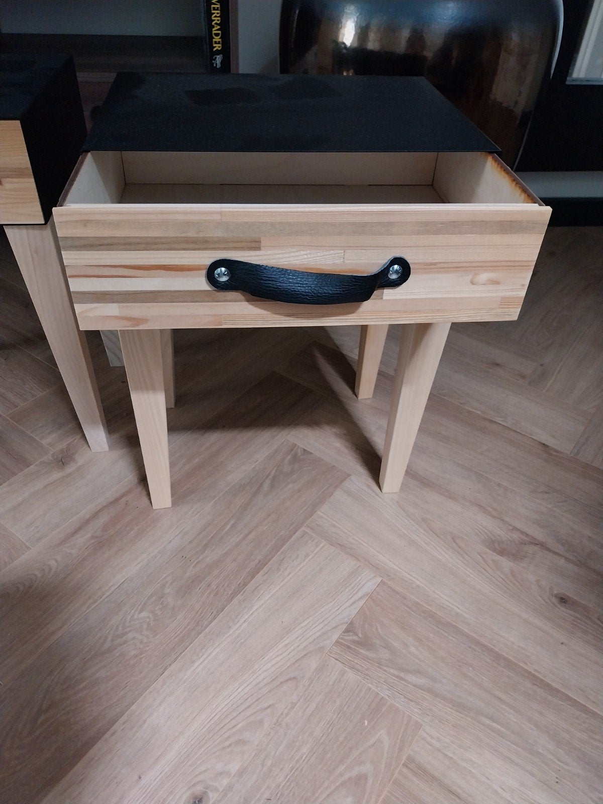 Set van 2 houten nachtkastjes met lades, Huis en Inrichting, Slaapkamer | Nachtkastjes, Ophalen, Minder dan 45 cm, Zo goed als nieuw