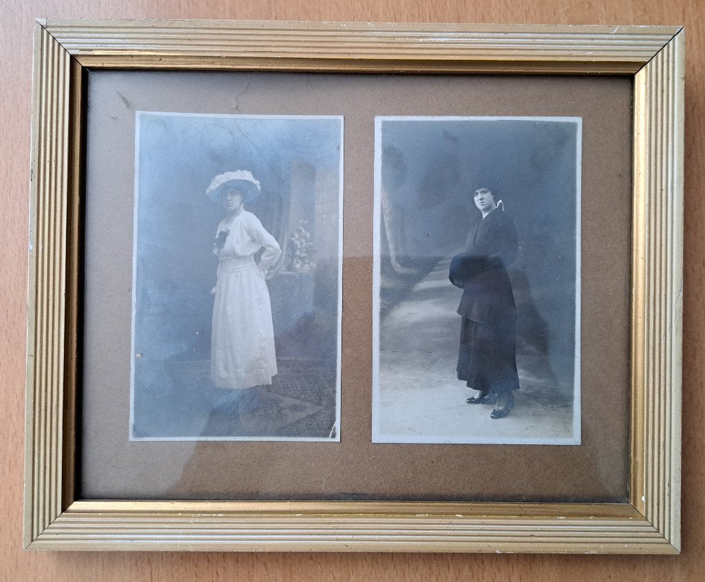 Fotolijst met 2 fotos 9x13 cm, Gebruikt, Foto, Klederdracht, Ophalen of Verzenden