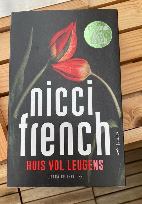 Nicci French - Huis vol leugens, Ophalen of Verzenden, Zo goed als nieuw, Nicci French
