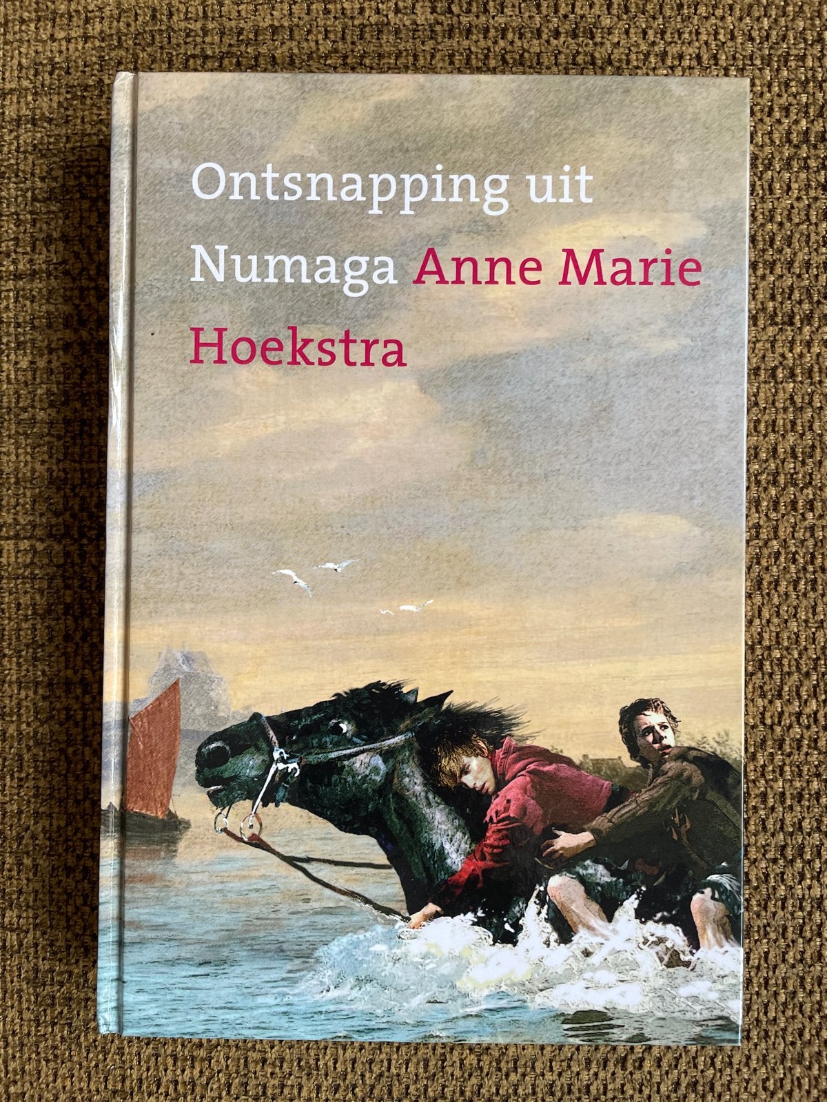 A.M. Hoekstra - Ontsnapping uit Numaga, Boeken, Ophalen of Verzenden, Zo goed als nieuw, A.M. Hoekstra