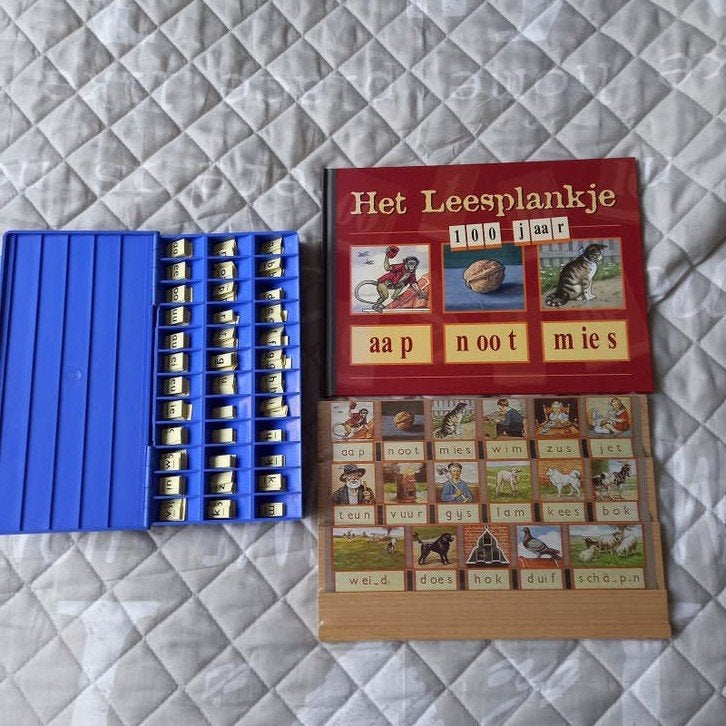 Het leesplankje ,letterdoos ,boek ! in een koop !, Ophalen of Verzenden, Zo goed als nieuw, Taal en Lezen