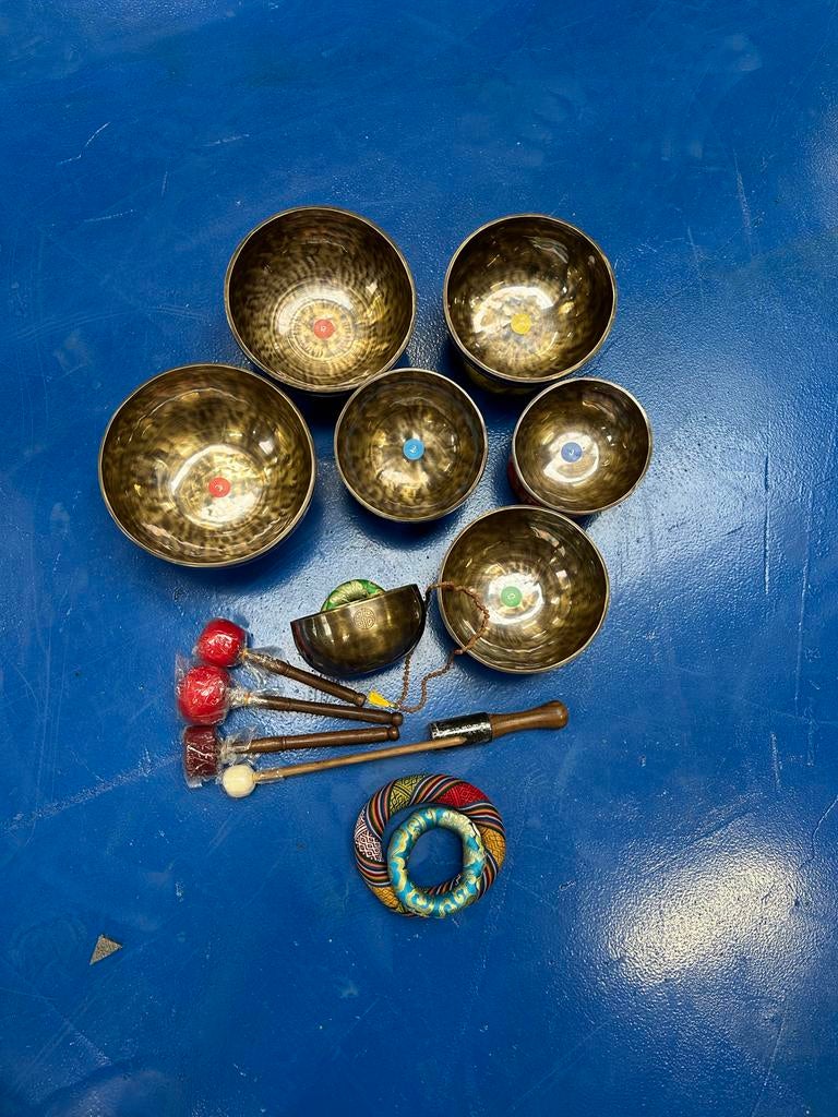 Klankschalen Nepal Set-7 Stuks met Accessoires en draagtas, Muziek en Instrumenten, Percussie, Ophalen of Verzenden, Nieuw, Melodische percussie