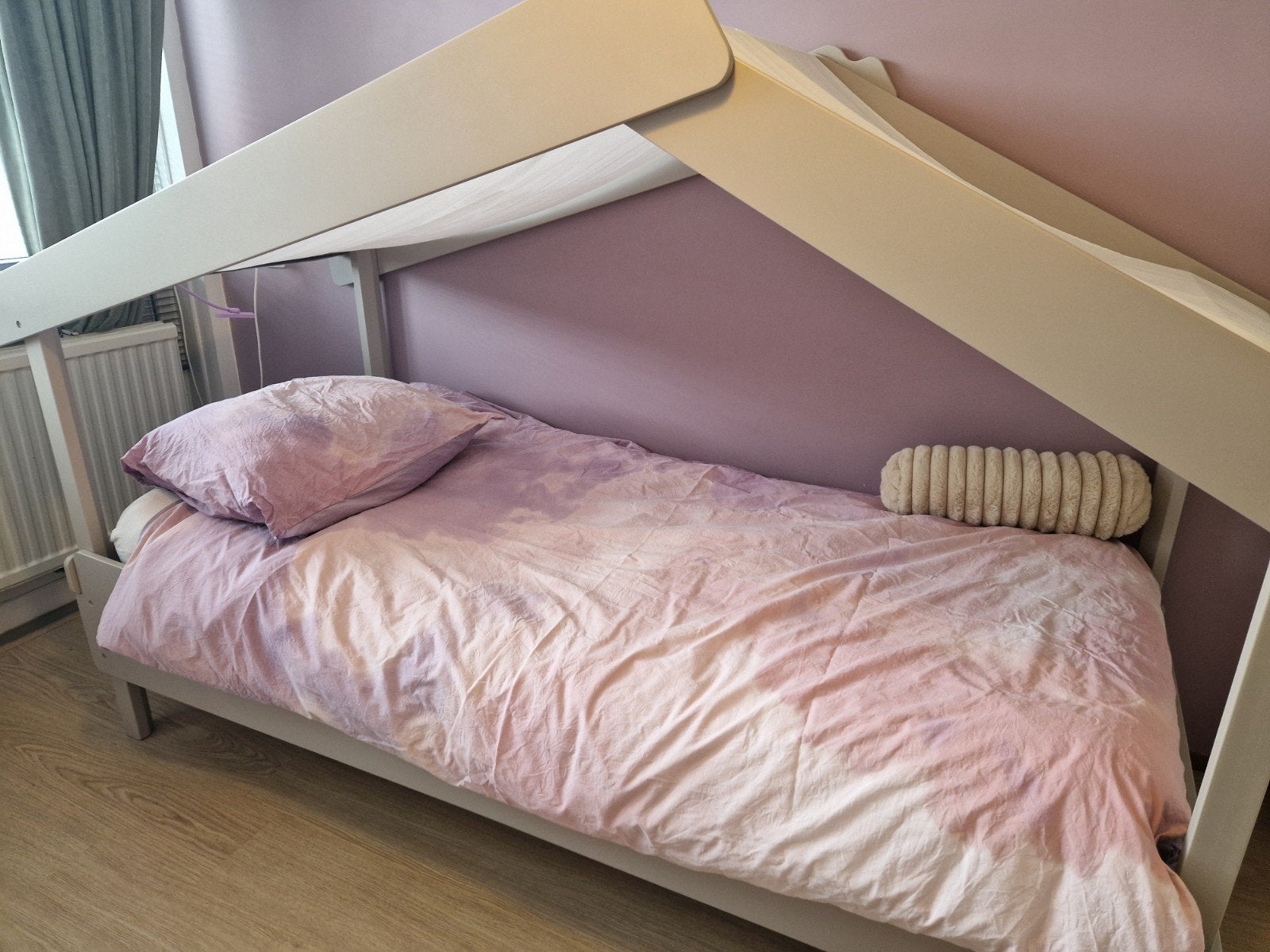 Mooi kinder bed / meisjes bed / huisje bed 90 x 200 cm, 85 tot 100 cm, Zo goed als nieuw, 180 cm of meer, Ophalen