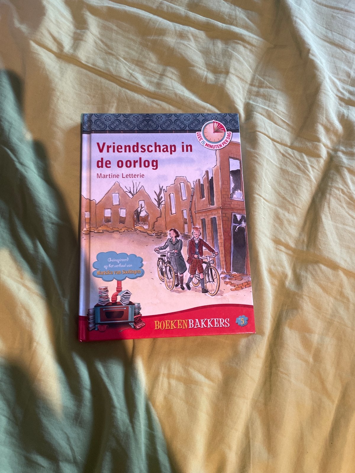 Vriendschap in de oorlog - Martine Letterie (Boekenbakkers), Ophalen of Verzenden, Zo goed als nieuw, Fictie