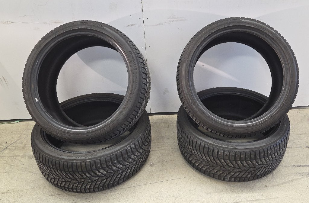 4x Yokohama BluEarth Winter V905, 245/40R20 99V XL, Ophalen, Banden en Velgen, Winterbanden, 20 inch