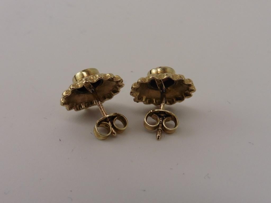 Gouden oorknopjes met granaat                            G87, Gebruikt, ., Ophalen of Verzenden, .