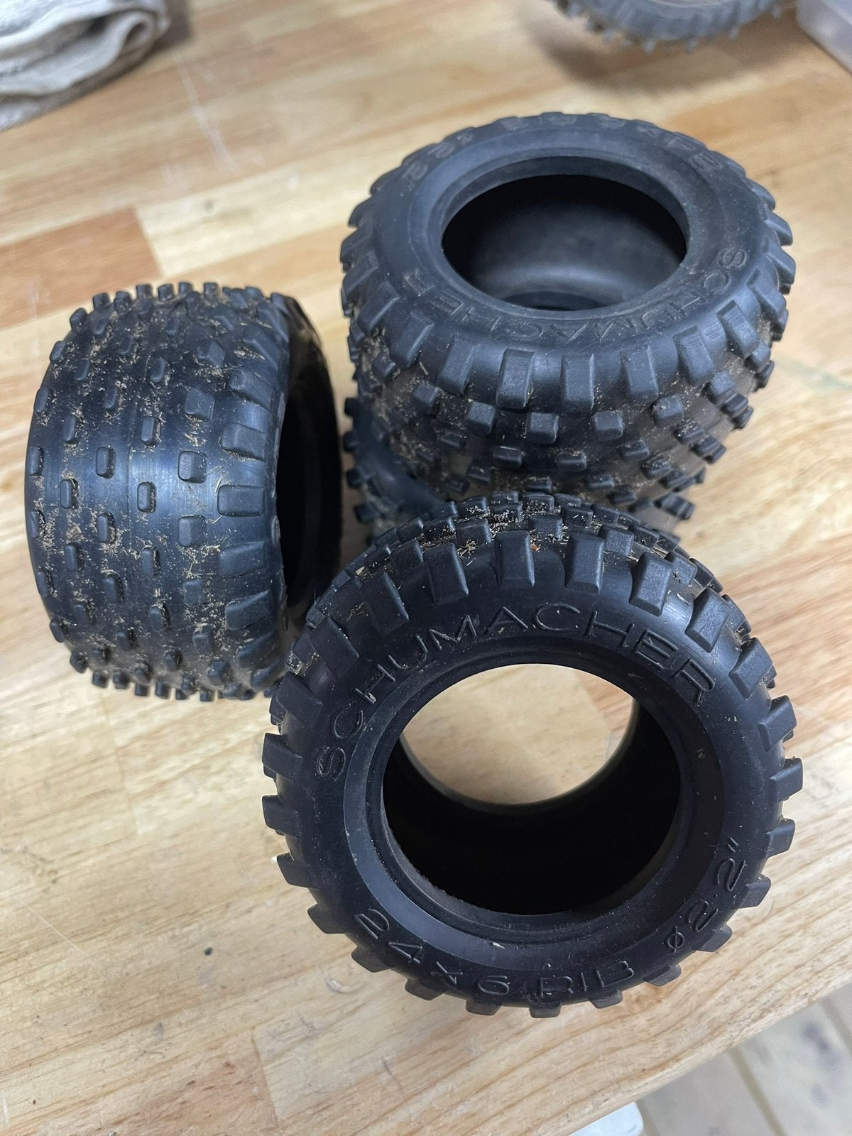 Schumacher banden vintage rc truck, Ophalen of Verzenden, Gebruikt