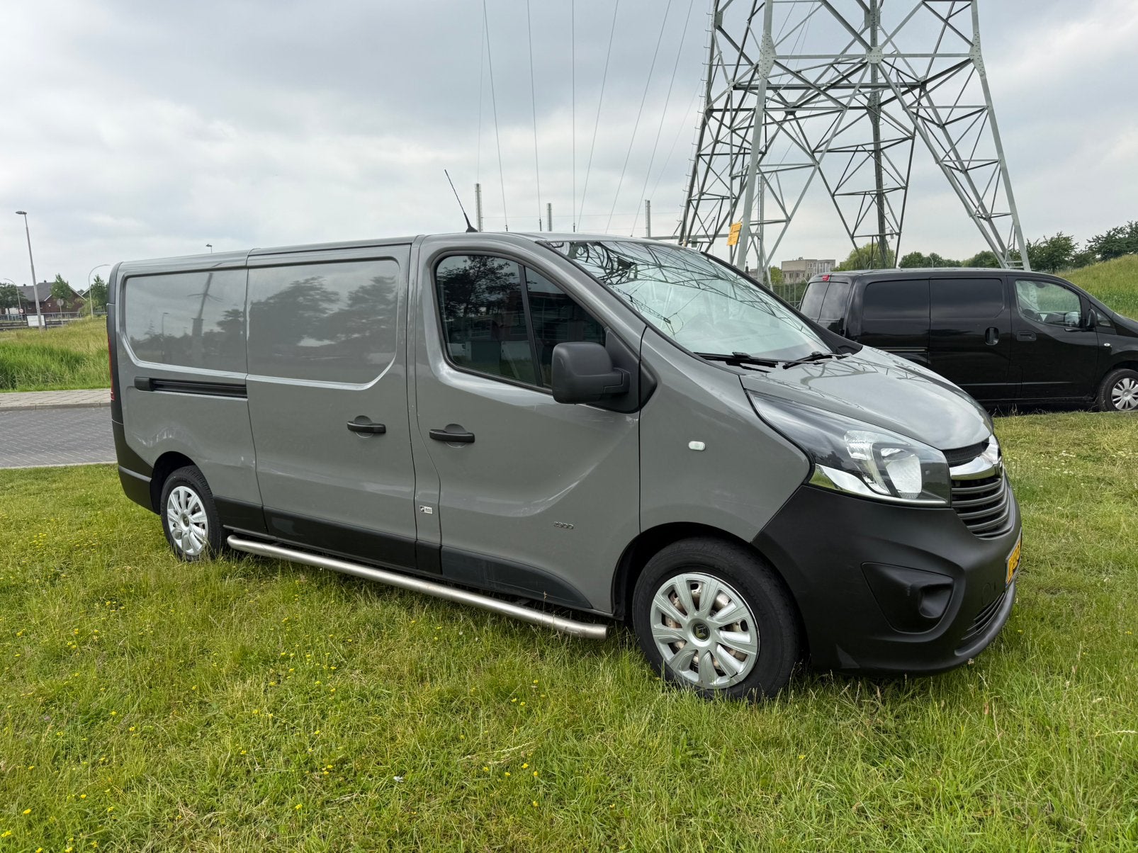 Opel Vivaro 1.6 D 70KW 2016 L2H1 euro 6  ONLY EXPORT, Auto's, Bestelauto's, Voorwielaandrijving, Bedrijf, USB, Te koop