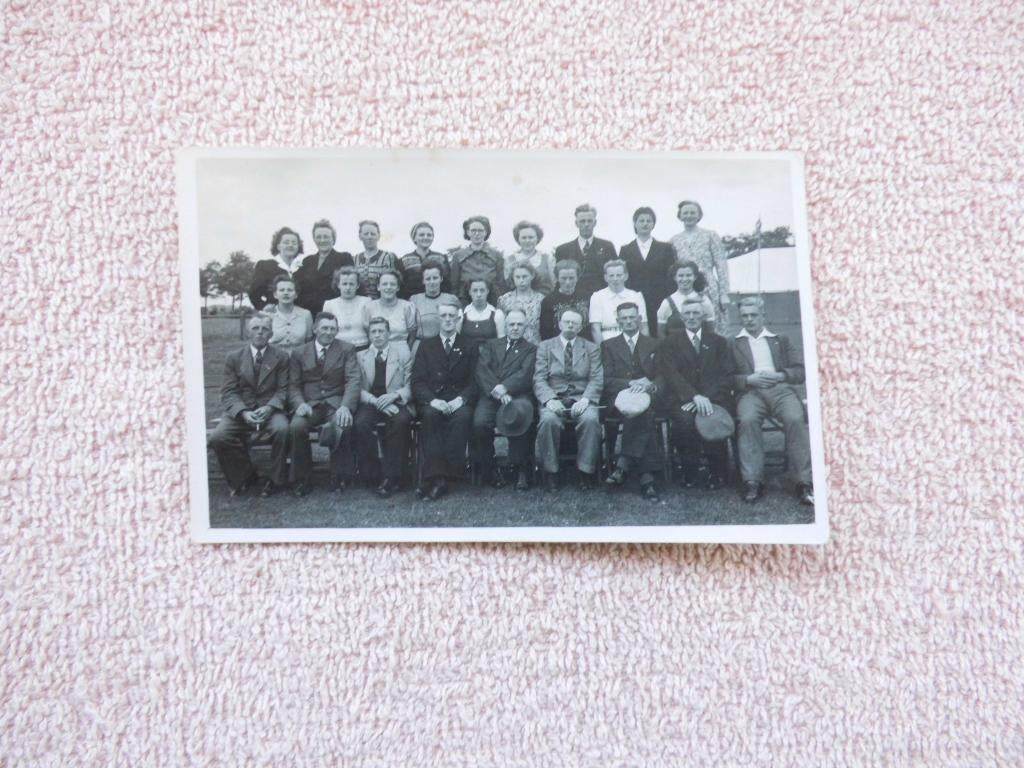 De zangvereniging 1948 , waar in Friesland ?, Verzamelen, Foto's en Prenten, Gebruikt, Foto, Ophalen of Verzenden, 1940 tot 1960