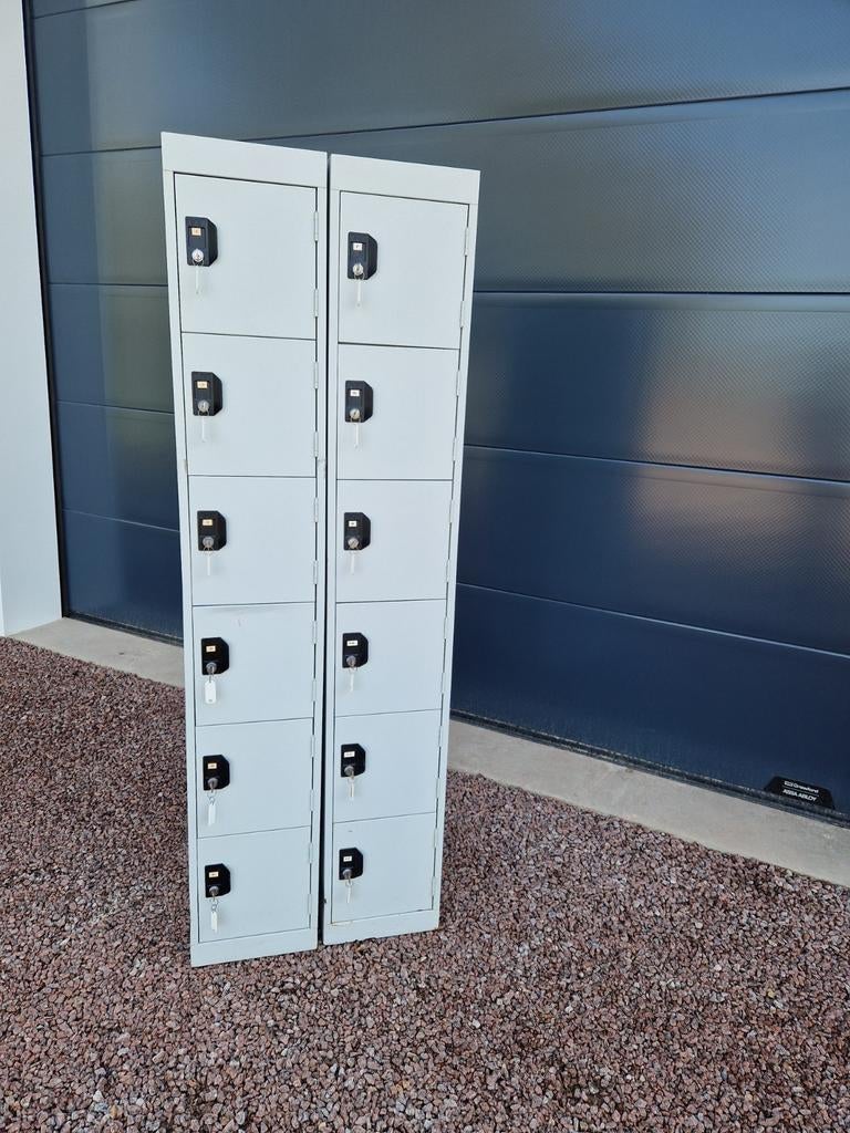 2 lockerskasten 6 deurs lichtgrijs goedwerkend, Ophalen, Gebruikt