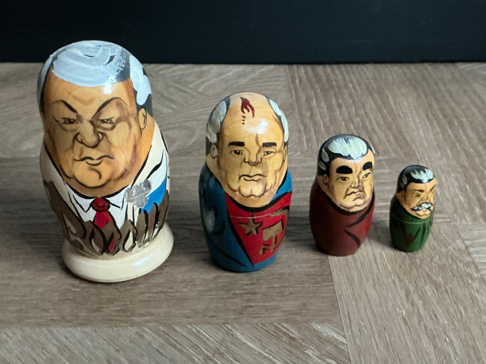 Russische matroesjka poppetjes,vintage houten matroesjka pop, Verzenden, Zo goed als nieuw, Mens