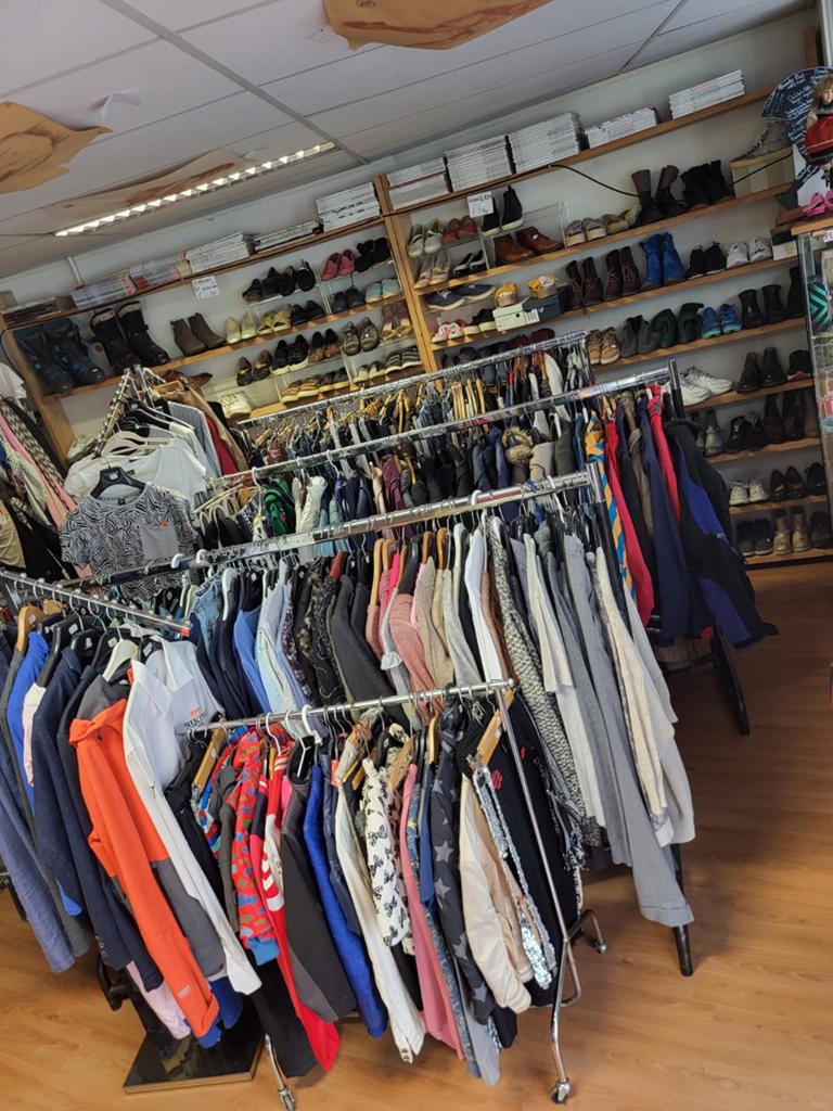 Partij nieuwe en gebruikte kleding en schoenen., Kleding | Dames, Ophalen, Diverse merken, Niet van toepassing voor tweedehands
