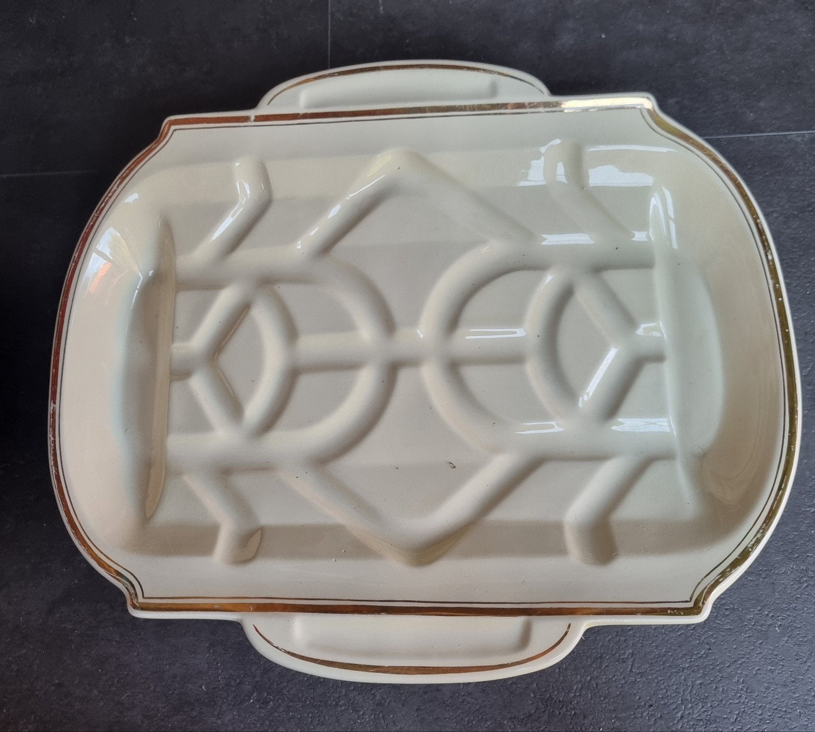 Crèmekleurige aspergeschaal en gouden rand Société Céramique, Ophalen of Verzenden