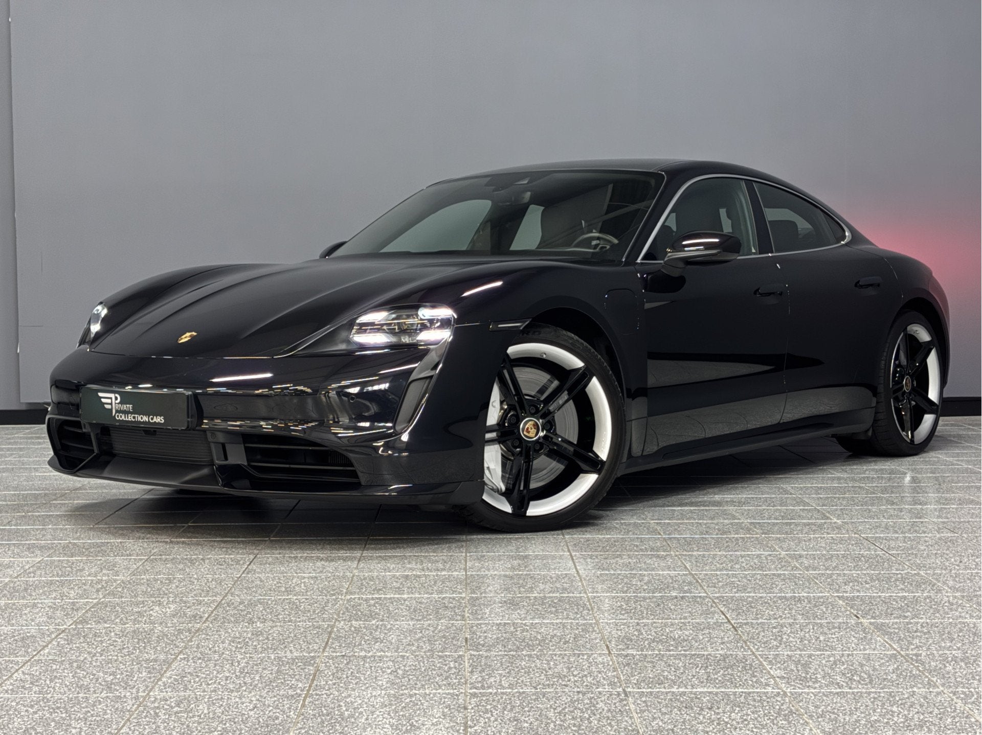 Porsche Taycan Turbo 93 kWh Pano|Bose (bj 2021, automaat), Auto's, Porsche, Automaat, Dealer onderhouden, Gebruikt, Zwart