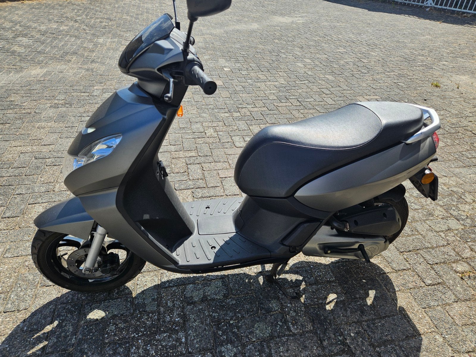 Zeer nette peugeot kisbee, Fietsen en Brommers, Brommers | Peugeot, Ophalen, Zo goed als nieuw
