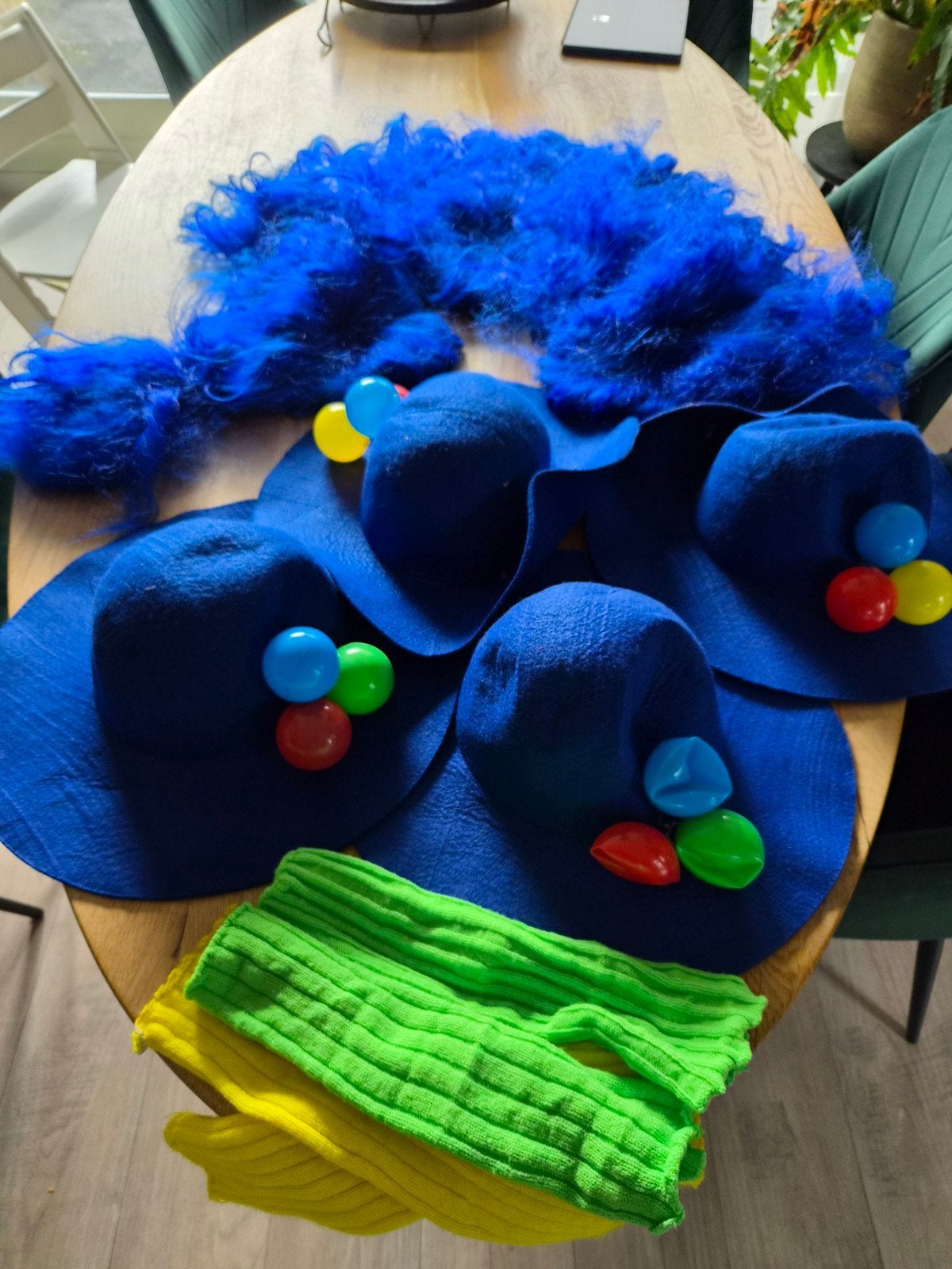 Verkleedkleding / optocht met ballen / paraplu / blauwe hoed, Ophalen