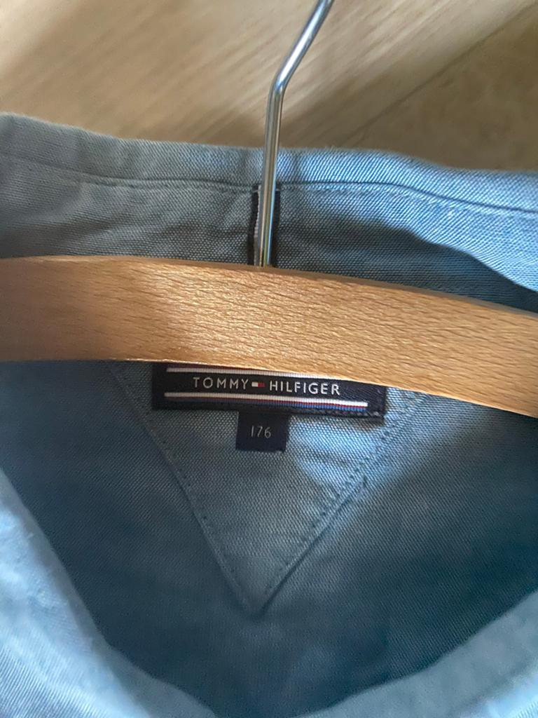 Tommy Hilfiger overhemd lichtblauw maat 176, Ophalen of Verzenden, Zo goed als nieuw, Jongen of Meisje, Overhemd of Blouse