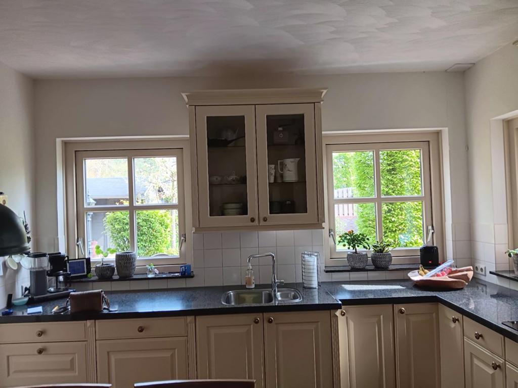 Complete Hoekkeuken met Apparatuur - Crème/Zwart, Huis en Inrichting, Keuken | Complete keukens, Ophalen of Verzenden, Gebruikt