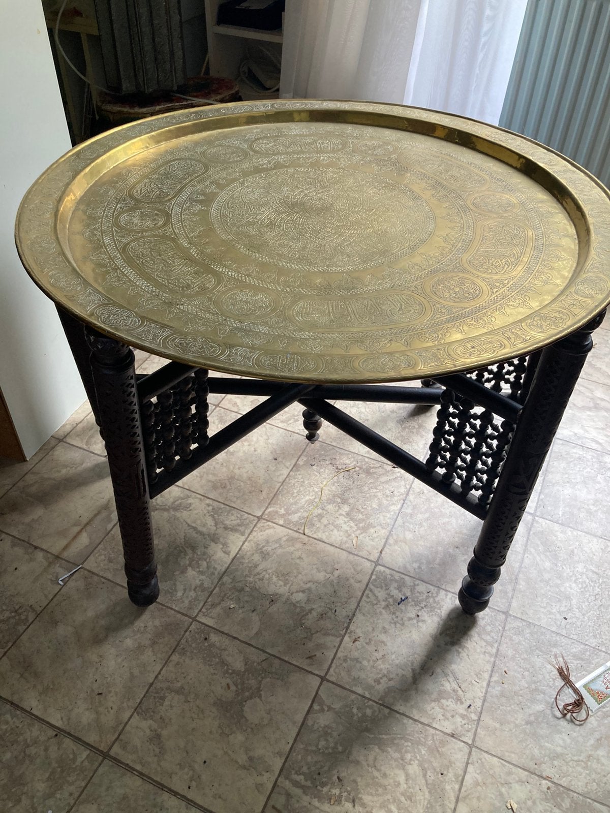Lage ronde tafel met koperen blad, Overige materialen, Gebruikt, 100 tot 150 cm, Rond