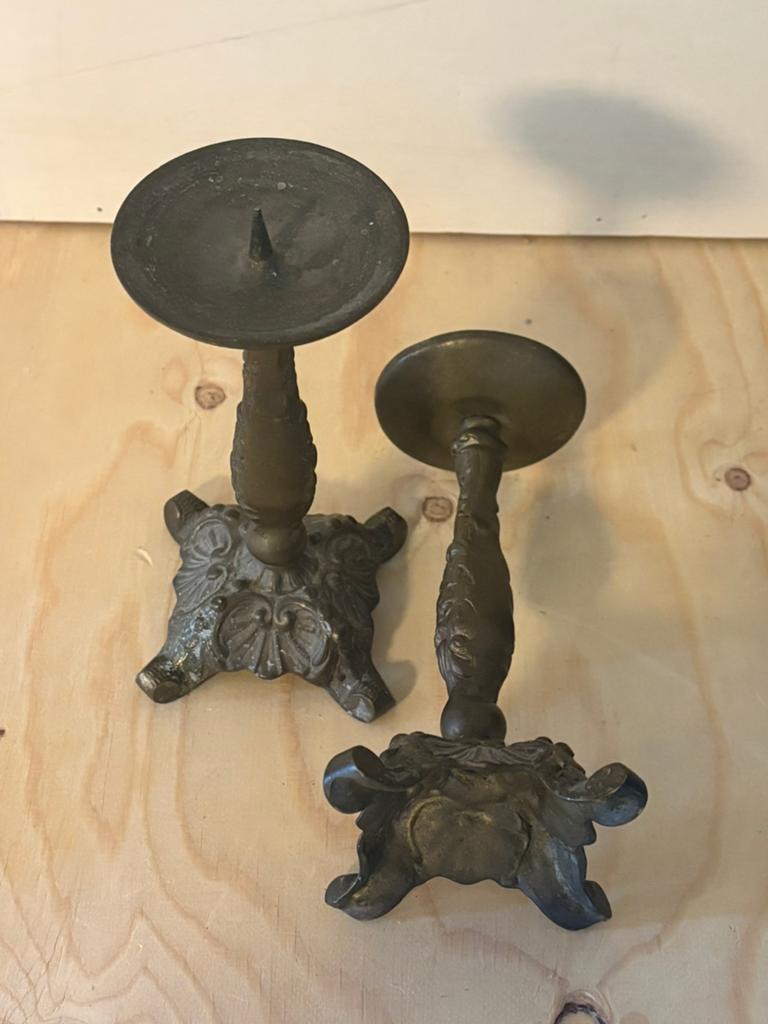 Bronzen gedetailleerde kandelaars, 19 cm hoog, Antiek en Kunst, Antiek | Kandelaars, Ophalen of Verzenden, Koper of Brons