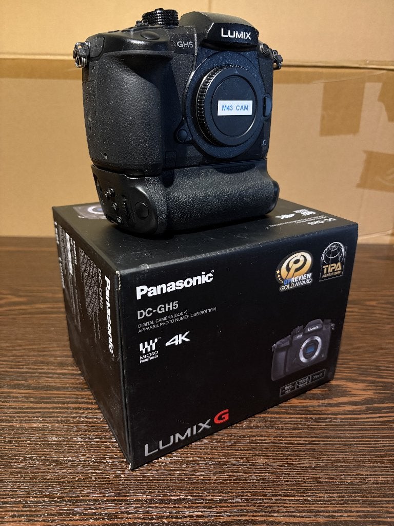 Panasonic GH5 + Grip, Ophalen, Gebruikt, 20 megapixels, Systeemcamera