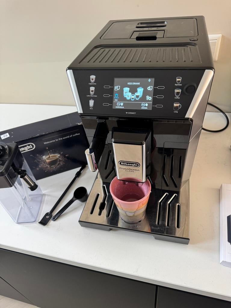 DeLonghi PrimaDonna Class ECAM55X.6Y Koffiemachine, Witgoed en Apparatuur, Koffiezetapparaten, Afneembaar waterreservoir, 10 kopjes of meer