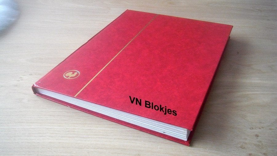 Verenigde Naties, 16 paginas met zegels en ruim 200 blokjes., Verzenden, Buitenland