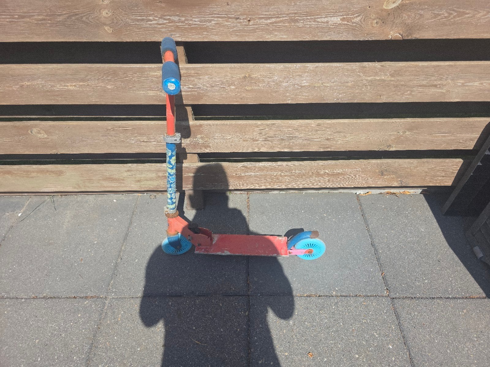 Gebruikte step met roest en vervaagde stickers, Fietsen en Brommers, Steps, Ophalen