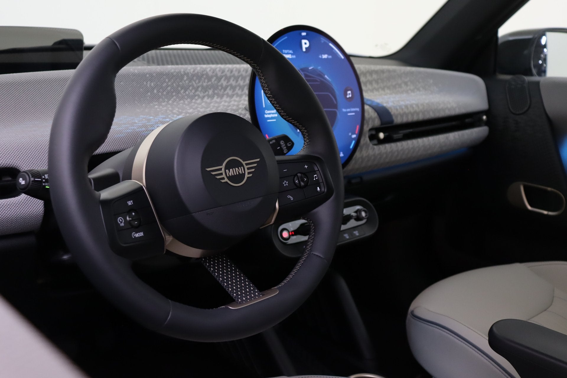 MINI Hatchback Cooper E / Favoured / Pakket M / Favoured / P, Auto's, Dealer onderhouden, Gebruikt, Beige, Met garantie (alle)
