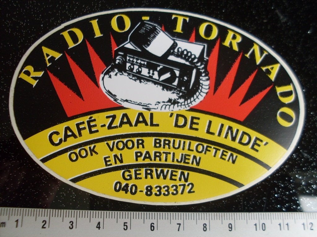 sticker radio tornado gerwen 27mc piraat zender bakkie, Verzenden, Zo goed als nieuw, Film, Tv of Omroep