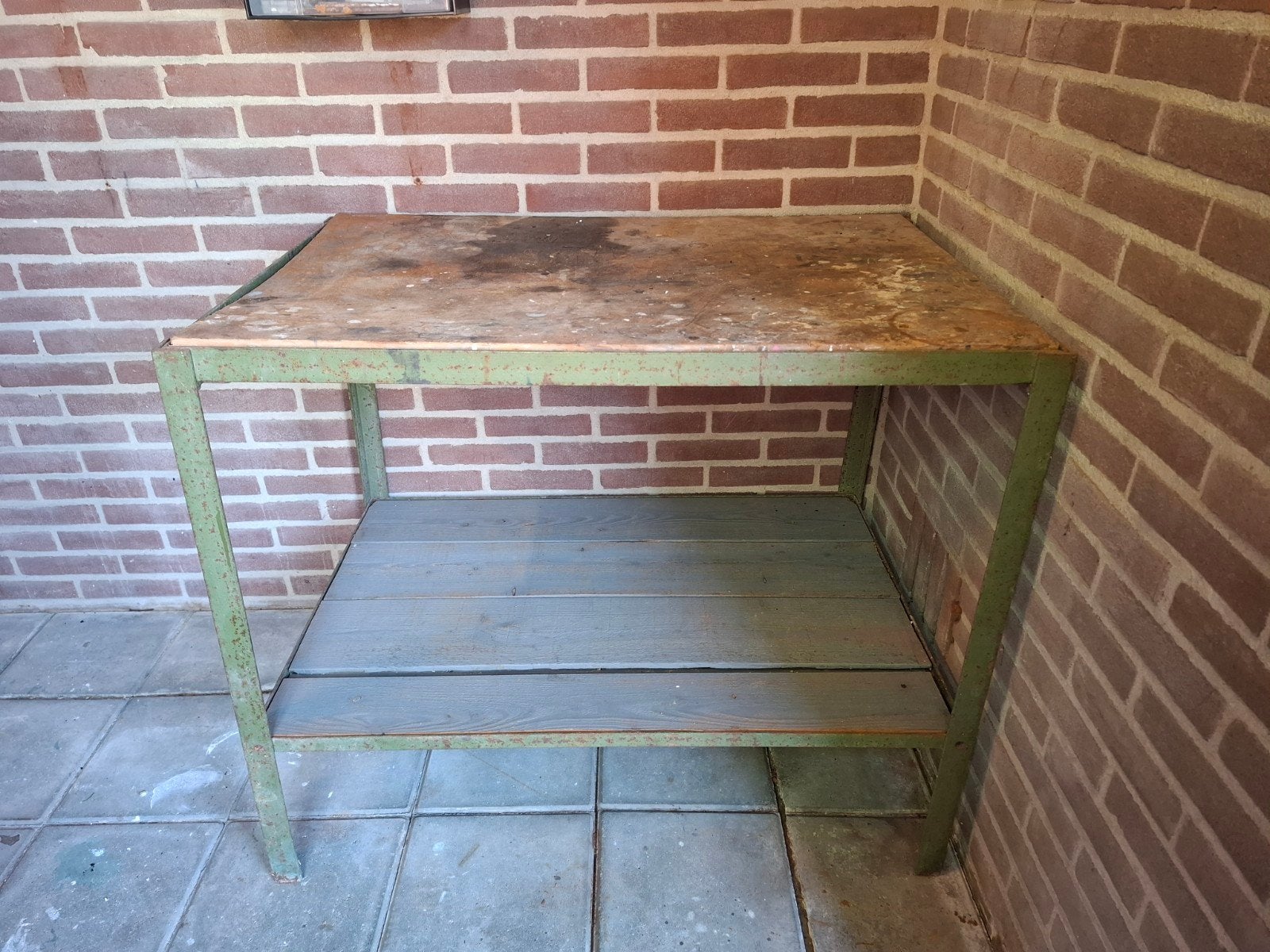 Stevige werkbank met opbergplank, Doe-het-zelf en Verbouw, Werkbanken, Ophalen of Verzenden, Gebruikt, 70 tot 120 cm