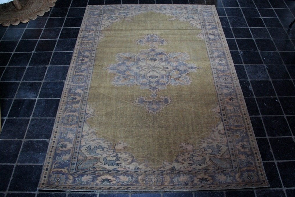 Mooi sfeervol vloerkleed Perzisch vintage okergeel 160x230, Ophalen, 150 tot 200 cm, 200 cm of meer, Zo goed als nieuw