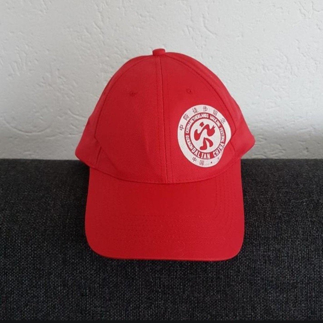 Rode china pet, Kleding | Dames, Ophalen of Verzenden, Zo goed als nieuw, One size fits all