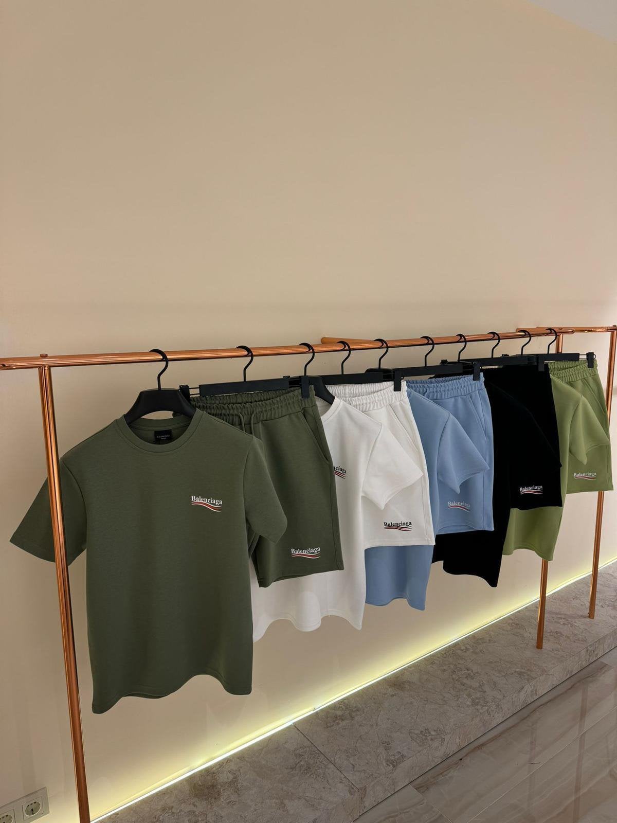 Balenciaga zomerset, Kleding | Heren, Heren-kledingpakketten, Ophalen of Verzenden, Nieuw, Overige maten