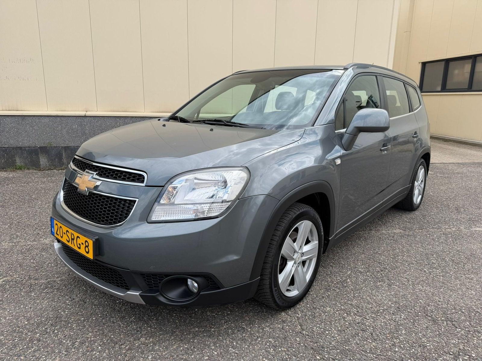 Chevrolet Orlando 1.8 AUT 2011 Grijs 7 persoons !, Auto's, Chevrolet, Bedrijf, Zilver of Grijs, 84 €/maand, 750 kg