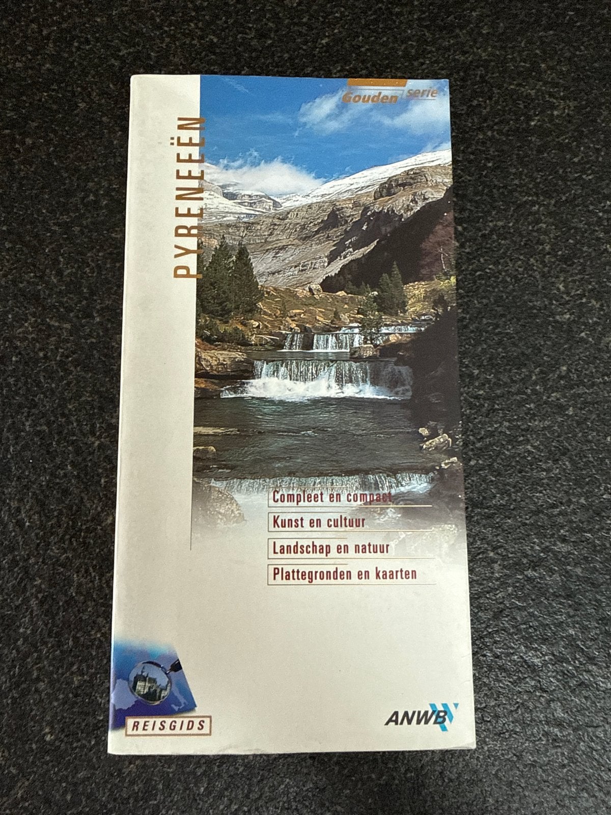 ANWB Reisgids Pyreneeën - Compleet en Compact, Gelezen, Europa, Ophalen of Verzenden, Reisgids of -boek