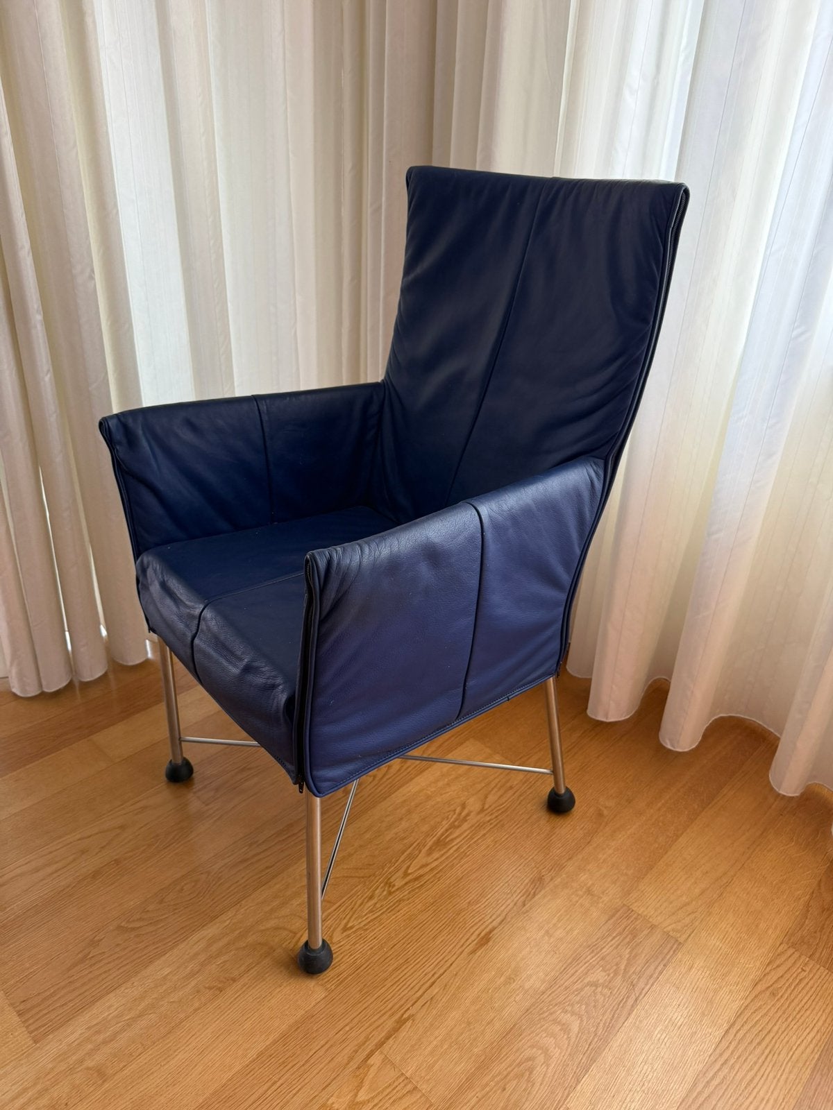 Montel Chaplin eetkamerstoel / fauteuil Elmo Soft Blue, Huis en Inrichting, Stoelen, Ophalen, Zo goed als nieuw, Leer
